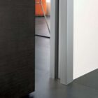 Particolare porta a scomparsa anta legno modello Mitika-1500 Particolare porta a scomparsa anta legno modello Mitika-1500