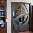 Porte vetro cristallo bronzo scorrevoli stipite legno decoro personalizzato kandinsky (5)-1000