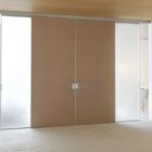 MITIKA SCORREVOLI SOTTOPARETE ANTE ALLUMINIO VETRO E ROVERE SBIANCATO